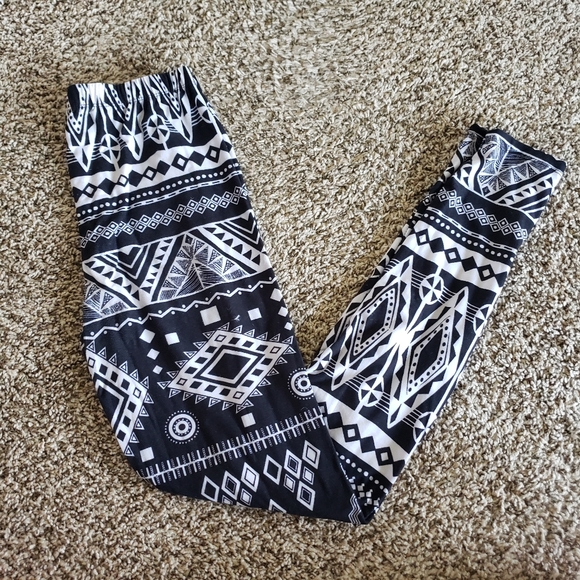 Aztec Leggings - Picture 2 of 3